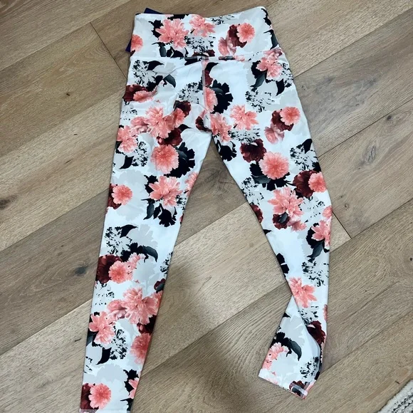 Marika Floral Leggings - Pink, Black, and White - Picture 4 of 4